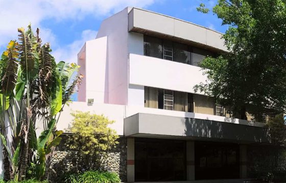 Edificio empresarial y Centro de Conferencias en el Este