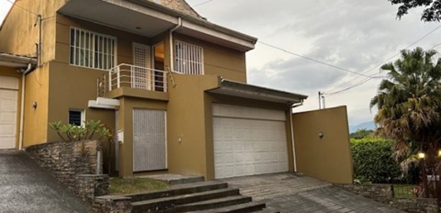 CASA EN BARRIO DE ALTAMONTE