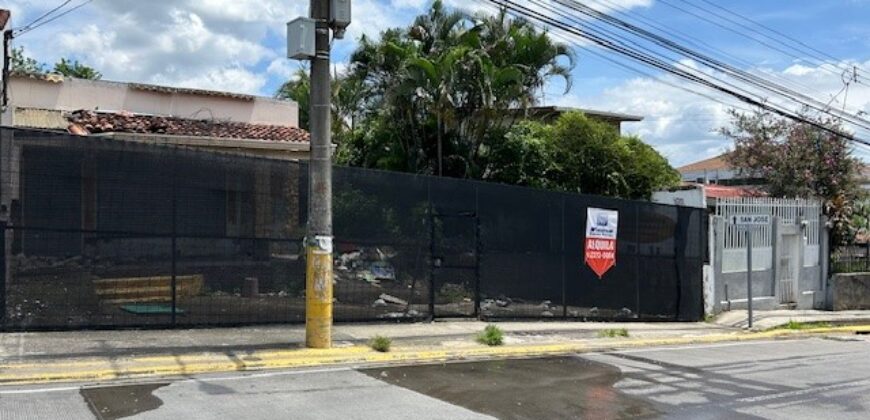 Terreno comercial en el Centro de Escazu frente al parque