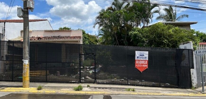 Terreno comercial en el Centro de Escazu frente al parque