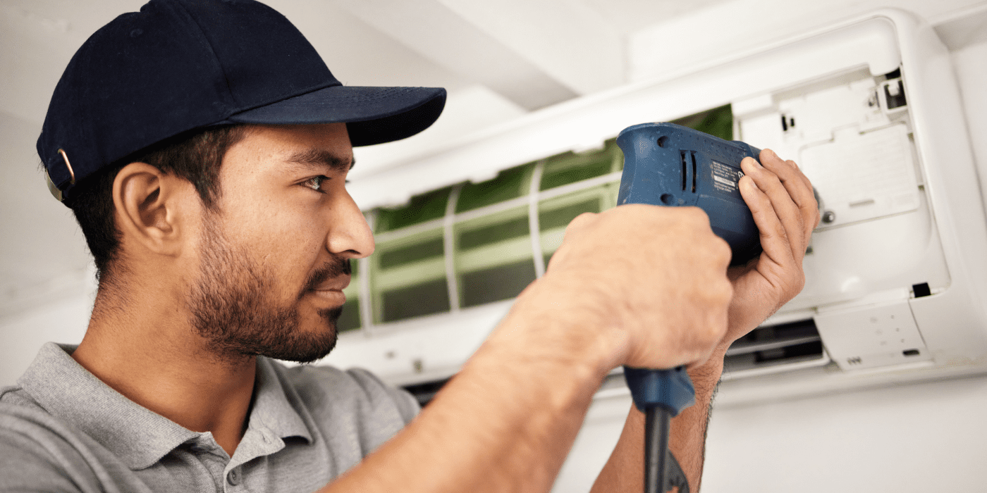 Técnico de aires acondicionados de Mabinsa.