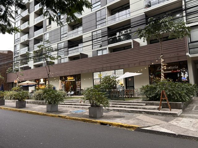 PI-52   LOCALES COMERCIALES EN BARRIO ESCALANTE