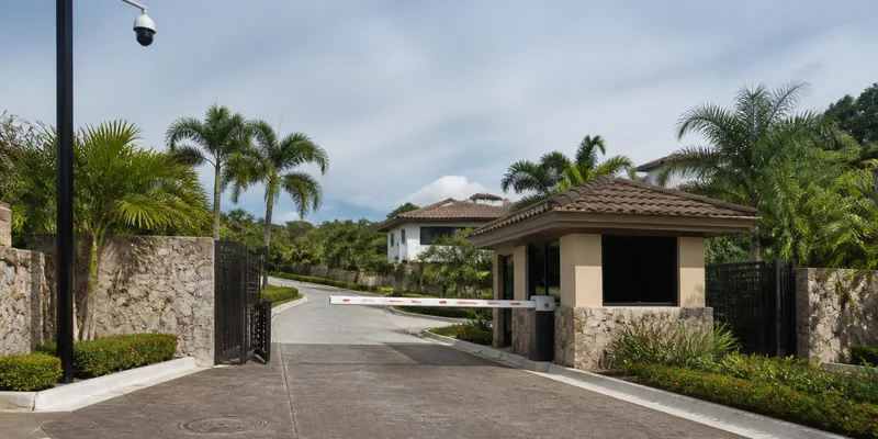 Seguridad en condominios de Costa Rica: control de acceso y videovigilancia